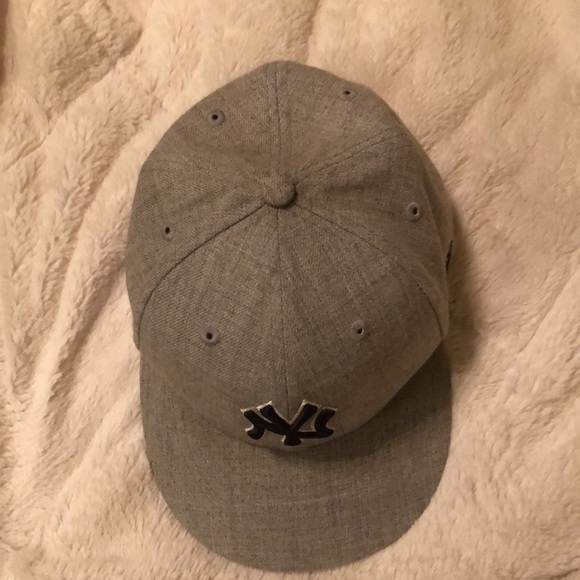 New York Yankees grey hat. Never been used. 7 1/8th 59 fifty 56.8cm - Picture 4 of 4
